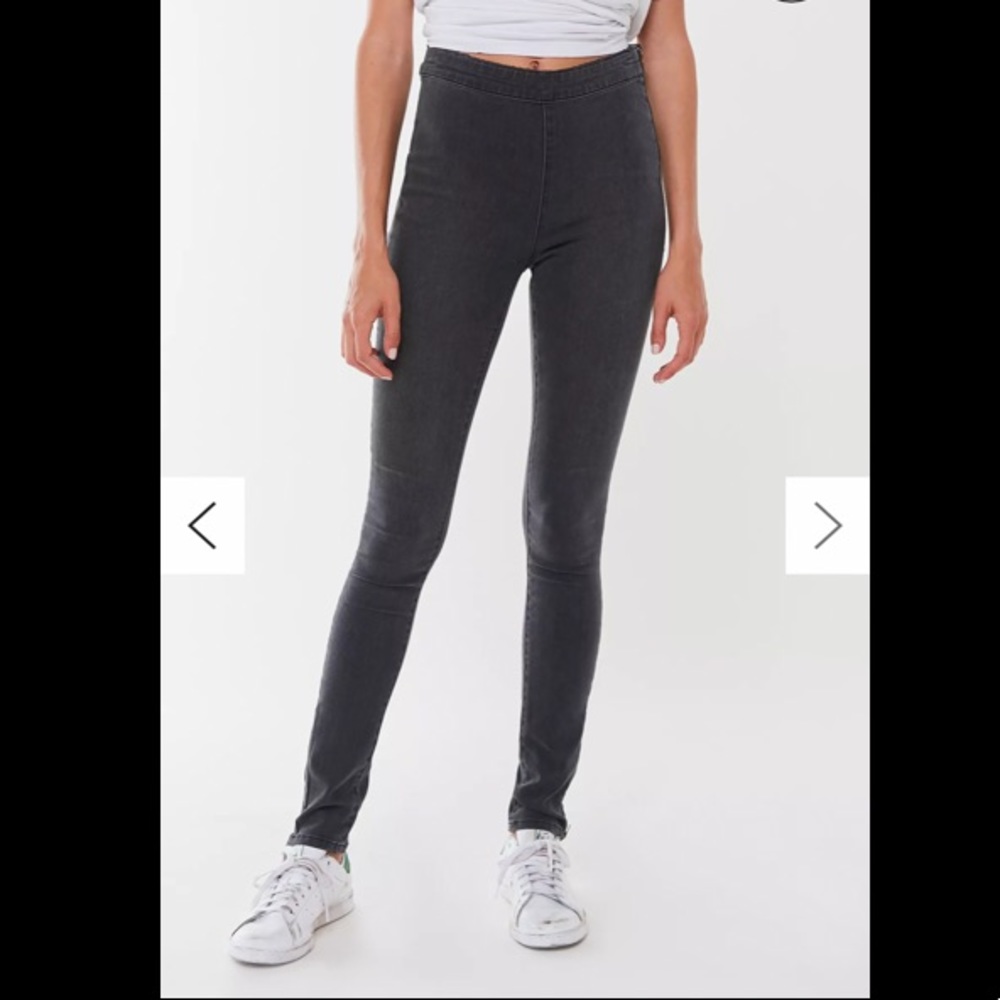 BDG Twig Side Zip High-Waisted Skinny Jean – Washed Black Denim, size 25